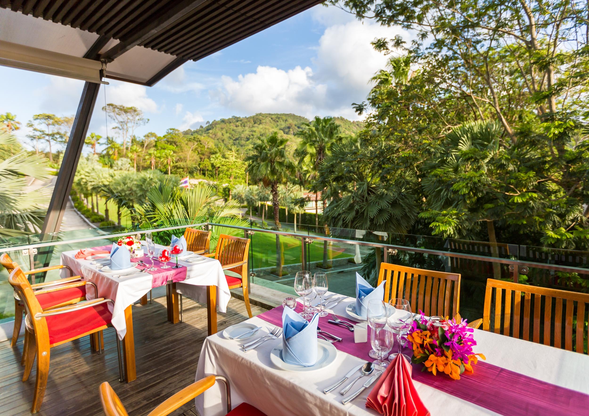 Wyndham Sea Pearl Resort, Phuket Patong Εξωτερικό φωτογραφία The restaurant at the resort