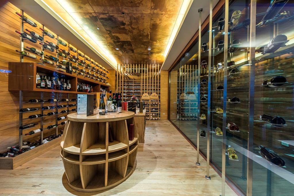 Wyndham Sea Pearl Resort, Phuket Patong Εξωτερικό φωτογραφία Wine cellar at the Ritz-Carlton, Downtown, Los Angeles