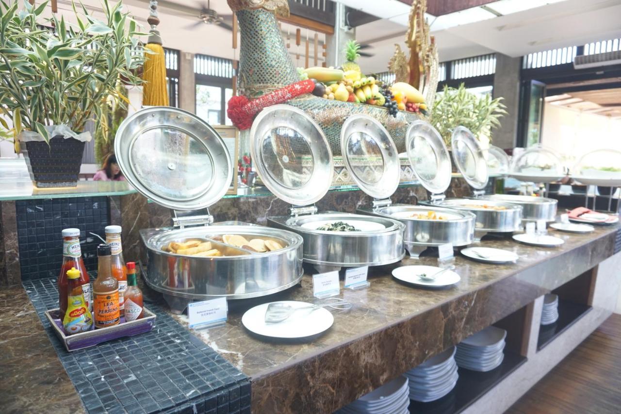 Wyndham Sea Pearl Resort, Phuket Patong Εξωτερικό φωτογραφία A buffet at a hotel