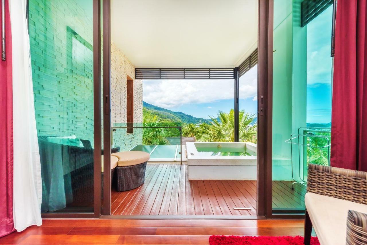 Wyndham Sea Pearl Resort, Phuket Patong Εξωτερικό φωτογραφία A view of the pool from a guest room