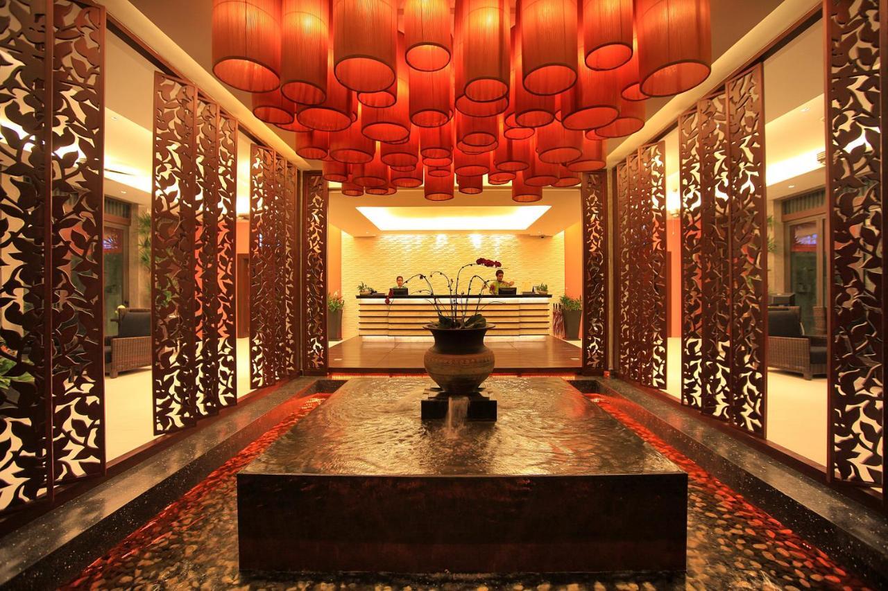 Wyndham Sea Pearl Resort, Phuket Patong Εξωτερικό φωτογραφία The lobby of the hotel